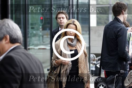 Amsterdam 3 oktober 2011
Gladys Celosse arriveert met haar advocaat Roberto Pennino bij de rechtbank
ivm zaak tegen haar ex Edgar Davids.
Peter Smulders bv