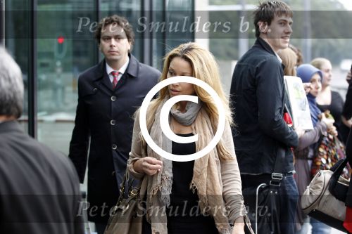 Amsterdam 3 oktober 2011
Gladys Celosse arriveert met haar advocaat Roberto Pennino bij de rechtbank
ivm zaak tegen haar ex Edgar Davids.
Peter Smulders bv