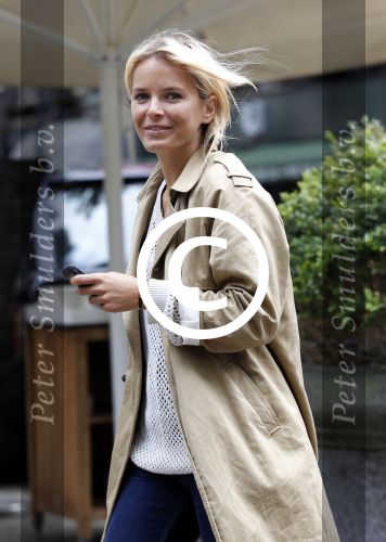 Amsterdam 21 juli 2011
Hanna Verboom aan het winkelen op de cornelis schuytstraat.
Peter Smulders bv