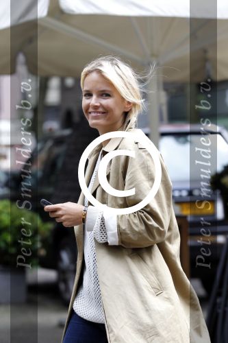 Amsterdam 21 juli 2011
Hanna Verboom aan het winkelen op de cornelis schuytstraat.
Peter Smulders bv