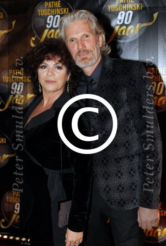 Amsterdam 28 oktober 2011
Tuschinski bestaat 90 jaar. Henriette Tol met man
Peter Smulders bv