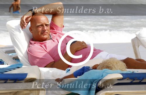 Ibiza 27 juli 2011
Herman den Blijker rust uit op het strandvan Coco Beach op ibiza.
Peter Smulders bv