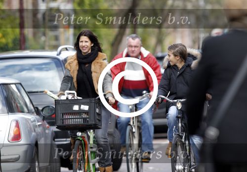 Amsterdam 26 oktober 2011
Isa Hoes met zoon Merlijn op de fiets.
Peter Smulders bv