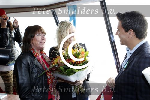 Volendam 27 oktober 2011
Jan Smit krijgt cd , gouden plaat en onderscheiding van de stad Volendam. Burgemeester Volendam en Liza Plat
Peter Smulders bv