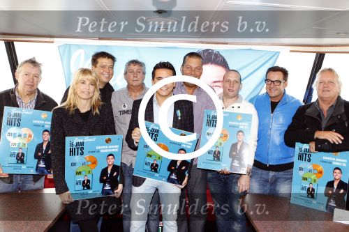 Volendam 27 oktober 2011
Jan Smit krijgt cd , gouden plaat en onderscheiding van de stad Volendam. jaap Aloys en Alice Buys
Peter Smulders bv