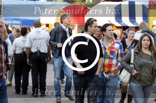 Amsterdam 19 augustus 2011
Theater festival de parade in Amsterdam. Jeroen Pauw met vrienden en vriendinnen
Peter Smulders bv