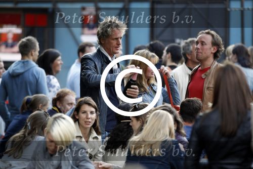 Amsterdam 19 augustus 2011
Theater festival de parade in Amsterdam. Jeroen Pauw met vrienden en vriendinnen
Peter Smulders bv