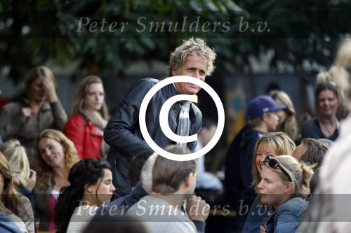 Amsterdam 19 augustus 2011
Theater festival de parade in Amsterdam. Jeroen Pauw met vrienden en vriendinnen
Peter Smulders bv