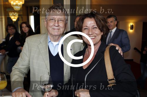 Amsterdam 24 oktober 2011
Presentatie borstbeeld Tineke Schouten in Carre. John lanting met vrouw
Peter Smulders bv