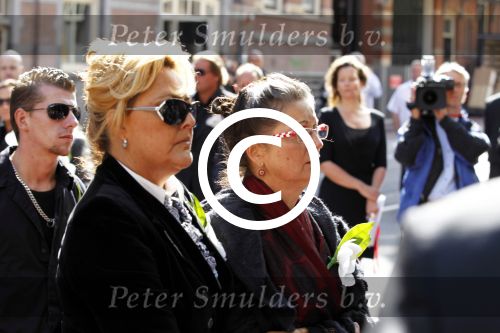 Amsterdam 22 juli 2011
Herdenkingsdienst van Johnny Kraaykamp sr in het nieuwe de la Mar. ex vrouw
Peter Smulders bv