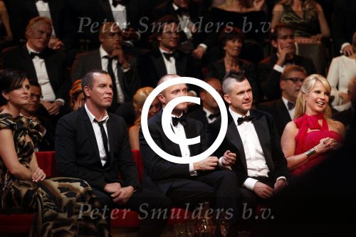 Amsterdam 21 oktober 2011
Uitreiking televizierring 2011 in carre. Jeroen v Koningsbrugge met vrouw en Johnny de Mol met Tony Berkt jr en Linda de Mol
Peter Smulders bv