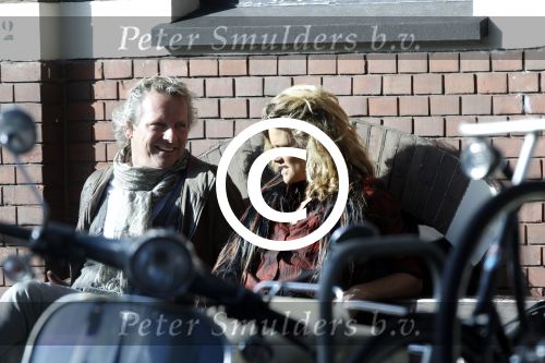 Amsterdam 17 oktober 2011
Judith Wiersema Heinsbroek met een kennis op terras.
Peter Smulders bv