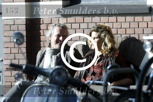 Amsterdam 17 oktober 2011
Judith Wiersema Heinsbroek met een kennis op terras.
Peter Smulders bv