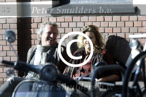 Amsterdam 17 oktober 2011
Judith Wiersema Heinsbroek met een kennis op terras.
Peter Smulders bv