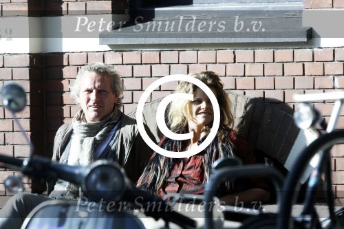 Amsterdam 17 oktober 2011
Judith Wiersema Heinsbroek met een kennis op terras.
Peter Smulders bv