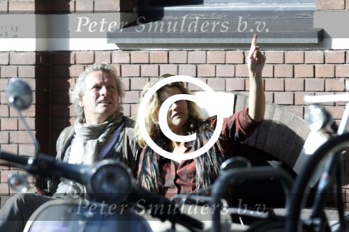 Amsterdam 17 oktober 2011
Judith Wiersema Heinsbroek met een kennis op terras.
Peter Smulders bv