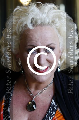 Amsterdam 24 oktober 2011
Presentatie borstbeeld Tineke Schouten in Carre. Karin Bloemen
Peter Smulders bv