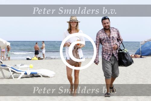 ibiza 27 juli 2011
Kim Feenstra met stylist en een vriend op ibiza.
Peter Smulders bv