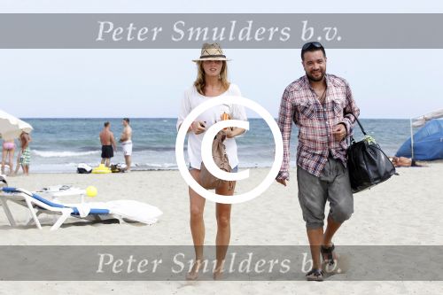 ibiza 27 juli 2011
Kim Feenstra met stylist en een vriend op ibiza.
Peter Smulders bv