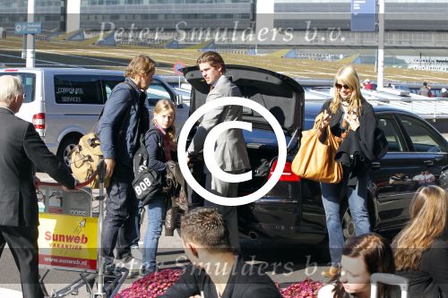 Schiphol 15 oktober 2011
Linda de Mol met kinderen Julian en Noah  en vriend Jeroen Rietbergen op schiphol.
Peter Smulders bv