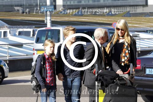 Schiphol 15 oktober 2011
Linda de Mol met kinderen Julian en Noah  en vriend Jeroen Rietbergen op schiphol.
Peter Smulders bv