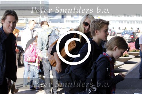 Schiphol 15 oktober 2011
Linda de Mol met kinderen Julian en Noah  en vriend Jeroen Rietbergen op schiphol.
Peter Smulders bv