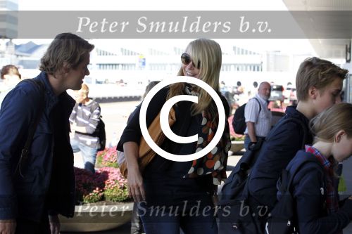 Schiphol 15 oktober 2011
Linda de Mol met kinderen Julian en Noah  en vriend Jeroen Rietbergen op schiphol.
Peter Smulders bv