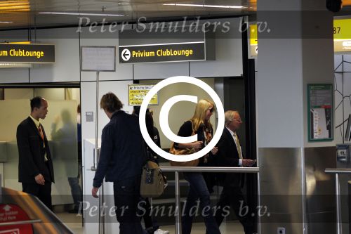 Schiphol 15 oktober 2011
Linda de Mol met kinderen Julian en Noah  en vriend Jeroen Rietbergen op schiphol.
Peter Smulders bv