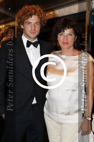 Amsterdam 10 oktober 2011
Premiere all stars 2 in Tuschinski. Linda v Dijck met zoon
Peter Smulders bv
