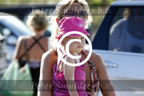 Ibiza 26 juli 2011
Wendy v Dijk met Erland Galjaard en Sem en Lizzy op het strand. Ook Martijn Amanda Bickel Jasmijn Achilles en Michelle Krabbe zijn aanwezig bij coco beach.
Peter Smulders bv