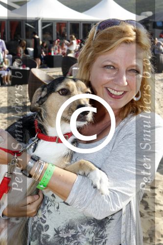 Scheveningen 2 oktober 2011
Bridget Maasland organiseert de dogwalk op het strand van Scheveningen. Loretta Schrijver met haar hond
Peter Smulders bv