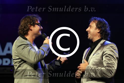 Rotterdam 2 oktober 2011
Uitreiking edisons in het world trade center in Rotterdam. Marco Borsato met edison voor zijn hele ouvre die hij krijgt uithanden van Guus Meeuwis
Peter Smulders bv