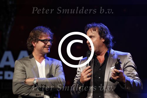 Rotterdam 2 oktober 2011
Uitreiking edisons in het world trade center in Rotterdam. Marco Borsato met edison voor zijn hele ouvre die hij krijgt uithanden van Guus Meeuwis
Peter Smulders bv