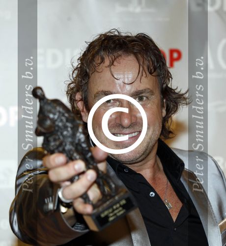 Rotterdam 2 oktober 2011
Uitreiking edisons in het world trade center in Rotterdam. Marco Borsato met edison voor zijn hele ouvre
Peter Smulders bv