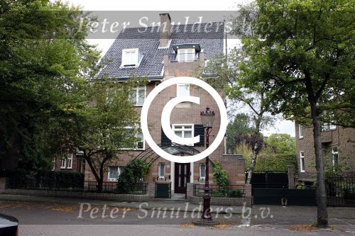 Amsterdam 30 juli 2011
Johan Cruijff Marco v Basten en Frank Rijkaard wonen alledrie binnen 1 minuut van elkaar in een mooi huis in de omgeving van het vondelpark in Amsterdam zuid.
Peter Smulders bv