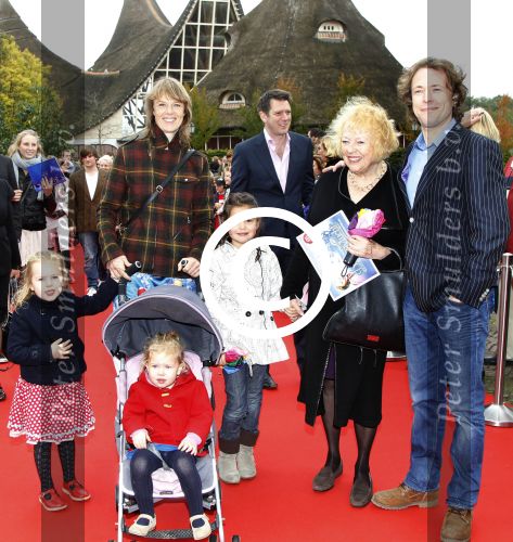 Kaatsheuvel, 9 Oktober 2011
Premiï¿½re van de musical Droomvlucht
Marjan Berk met familie
Foto Peter smulders BV