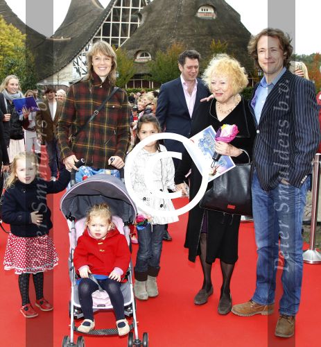 Kaatsheuvel, 9 Oktober 2011
Premiï¿½re van de musical Droomvlucht
Marjan Berk met familie
Foto Peter smulders BV