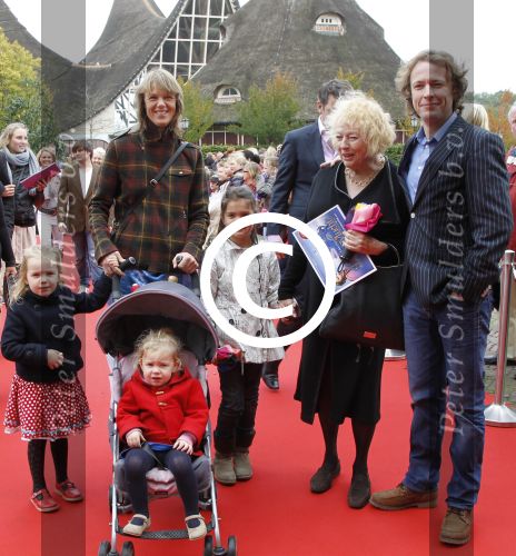 Kaatsheuvel, 9 Oktober 2011
Premiï¿½re van de musical Droomvlucht
Marjan Berk met familie
Foto Peter smulders BV