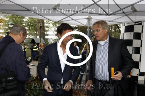 Den haag 9 oktober 2011
Rally tbv zeldzame ziekte fonds die vanaf het catshuis vertrekt. Premier Marc Rutte geeft het startsein. Mark Rutte met RVD directuer Henk Brons
Peter Smulders bv