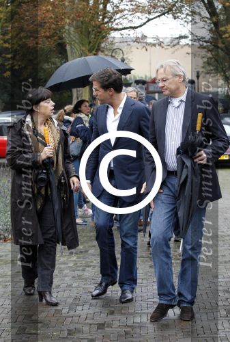 Den haag 9 oktober 2011
Rally tbv zeldzame ziekte fonds die vanaf het catshuis vertrekt. Premier Marc Rutte geeft het startsein. Mark Rutte met RVD directuer Henk Brons
Peter Smulders bv