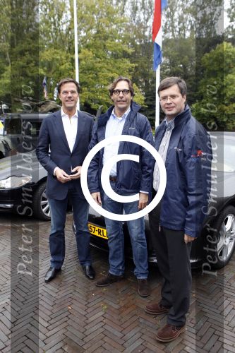 Den haag 9 oktober 2011
Rally tbv zeldzame ziekte fonds die vanaf het catshuis vertrekt. Premier Mark Rutte geeft het startsein. Marc Rutte met jan Peter Balkenende
Peter Smulders bv