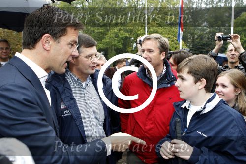 Den haag 9 oktober 2011
Rally tbv zeldzame ziekte fonds die vanaf het catshuis vertrekt. Premier Marc Rutte geeft het startsein. Mark Rutte met jan Peter Balkenende
Peter Smulders bv