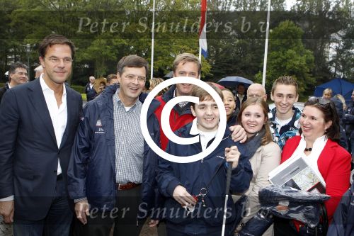 Den haag 9 oktober 2011
Rally tbv zeldzame ziekte fonds die vanaf het catshuis vertrekt. Premier Marc Rutte geeft het startsein. Mark Rutte met jan Peter Balkenende
Peter Smulders bv