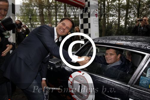 Den haag 9 oktober 2011
Rally tbv zeldzame ziekte fonds die vanaf het catshuis vertrekt. Premier Marc Rutte geeft het startsein. Mark Rutte met jan Peter Balkenende
Peter Smulders bv
