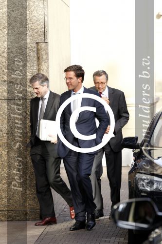 Den Haag 13 oktober 2011
Mark Rutte en Chris Breedveld lopen het gebouw van de tweede kamer binnen
Peter Smulders bv