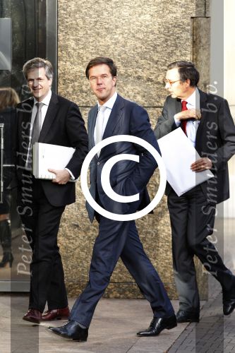 Den Haag 13 oktober 2011
Mark Rutte en Chris Breedveld lopen het gebouw van de tweede kamer binnen
Peter Smulders bv
