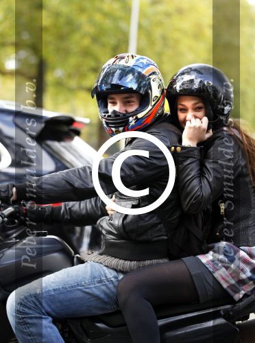 Amsterdam 26 oktober 2011
Melody Klaver bij vriend achter op de motor.
Peter Smulders bv