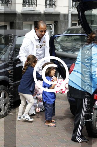 Amsterdam 22 juli 2011
Mohammed en Constanza Breukhoven halen hun kinderen Soraiya en Semmy op bij moeder Connie Breukhoven.
Peter Smulders bv