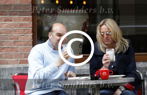 Amsterdam 30 juli 2011
Monique Collignon met man Henny op de Cornelis schuytstraat.
Peter Smulders bv