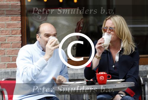 Amsterdam 30 juli 2011
Monique Collignon met man Henny op de Cornelis schuytstraat.
Peter Smulders bv